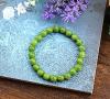 Bracelet de perles choisies d'une variété de Jade appelée aussi Néphrite du Canada. Pierre d'un beau vert doux très légèrement moucheté. La couleur verte est traditionnellement associée dans le bouddhisme tibétain,