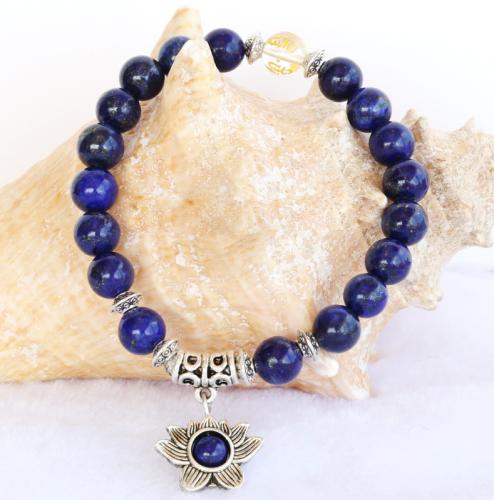 L'assemblage des perles de pierres Lapis lazuli et des accessoires symboliques fait que chaque modèle de mala peut revêtir une signification différente.